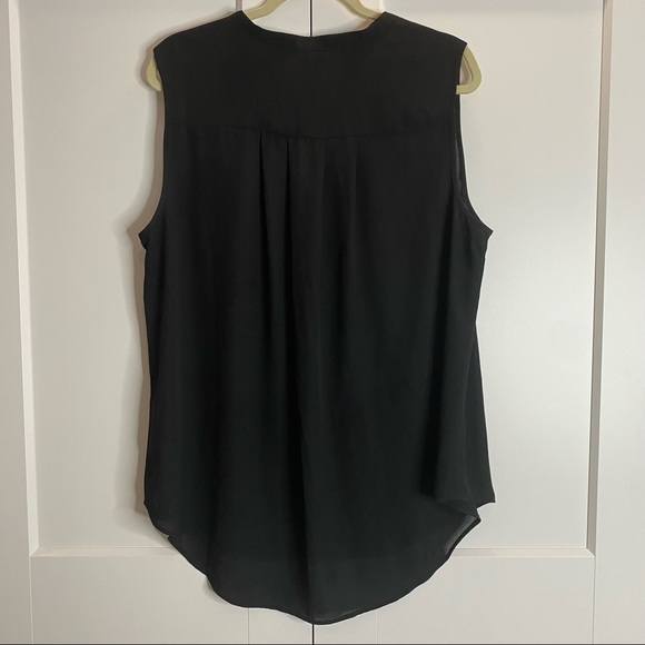 Torrid Sleeveless v-neck blouse - Picture 2 of 5